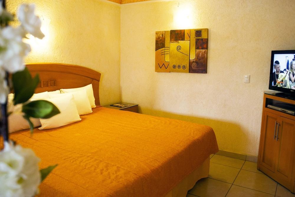 Hotel Puerta Del Sol Guadalajara Zapopan Exterior photo