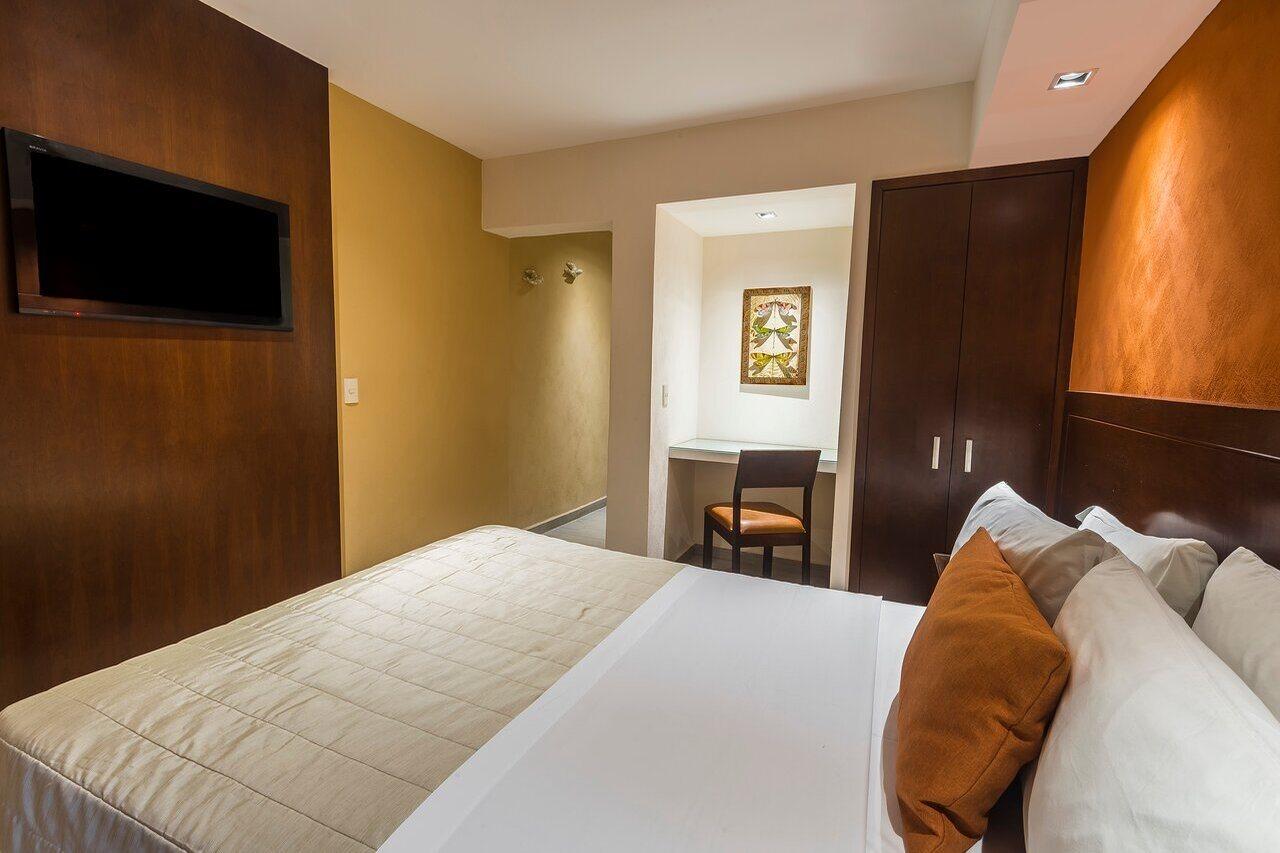 Hotel Puerta Del Sol Guadalajara Zapopan Exterior photo